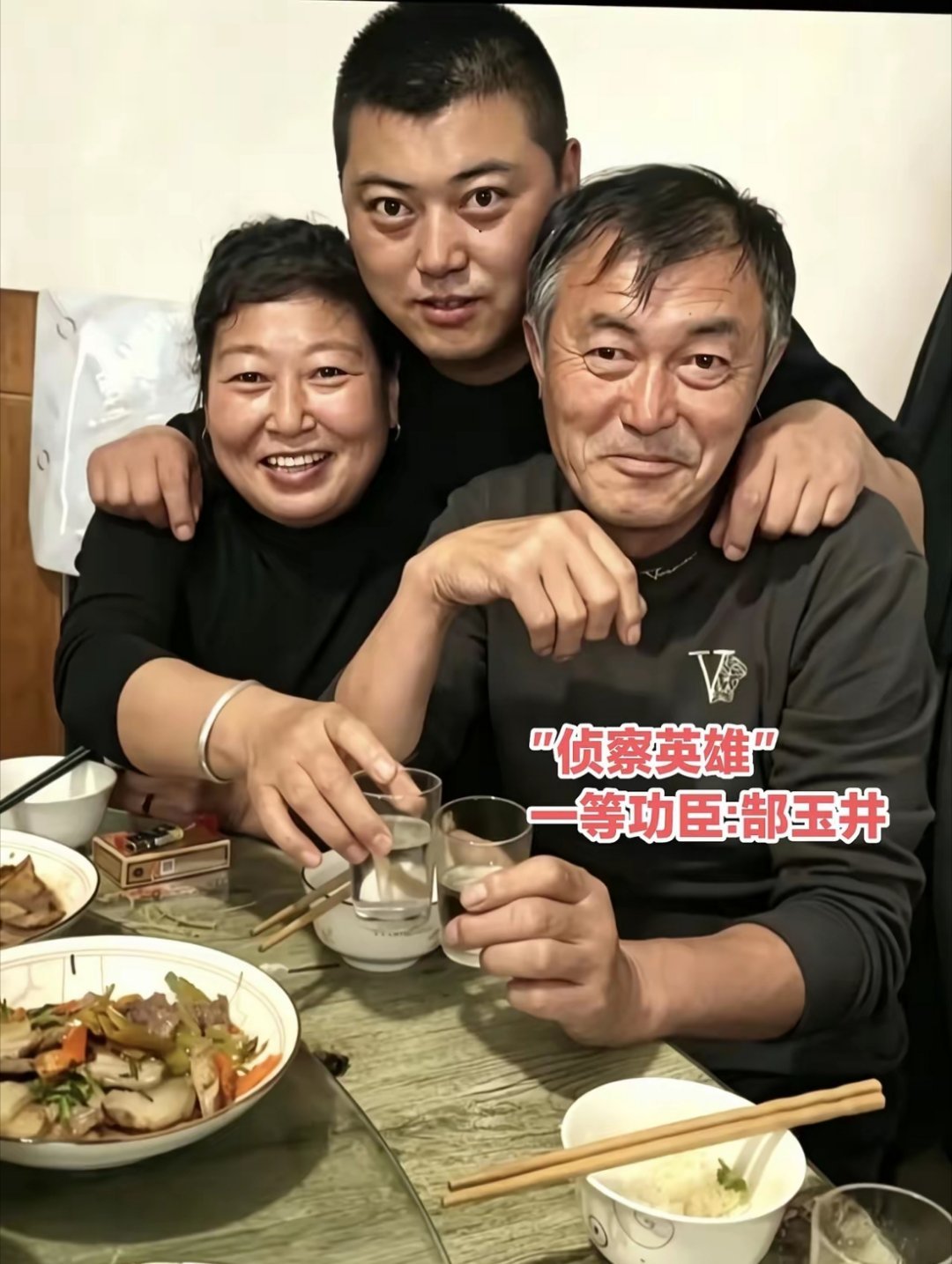 他是老山前线第15侦察大队的一名传奇英雄，他曾经在老山前线和四名战友在出境执行侦