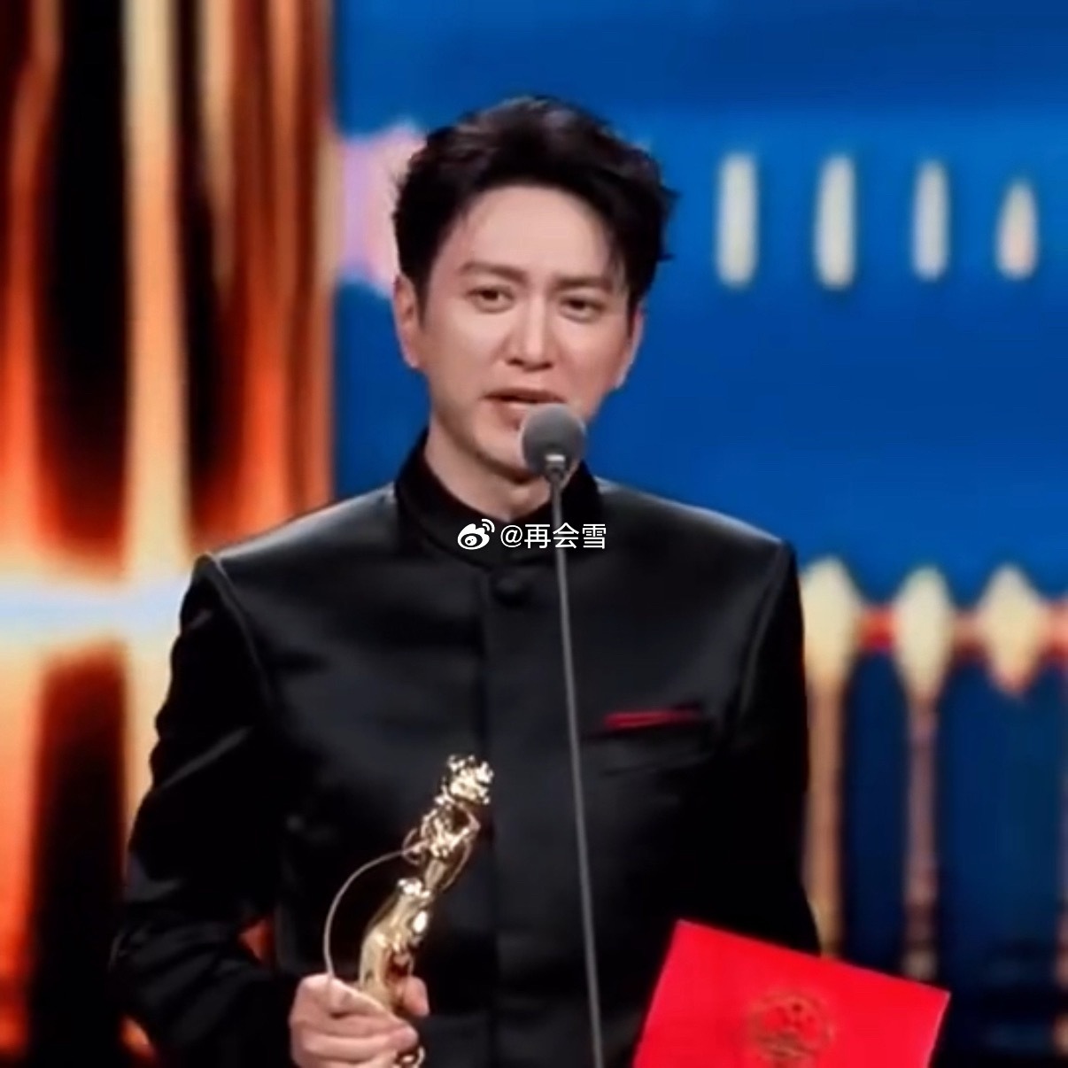 王仁君成功接班唐国强不追流量只看实力，才子男装早早锁定王仁君。飞天奖杯见证实力，