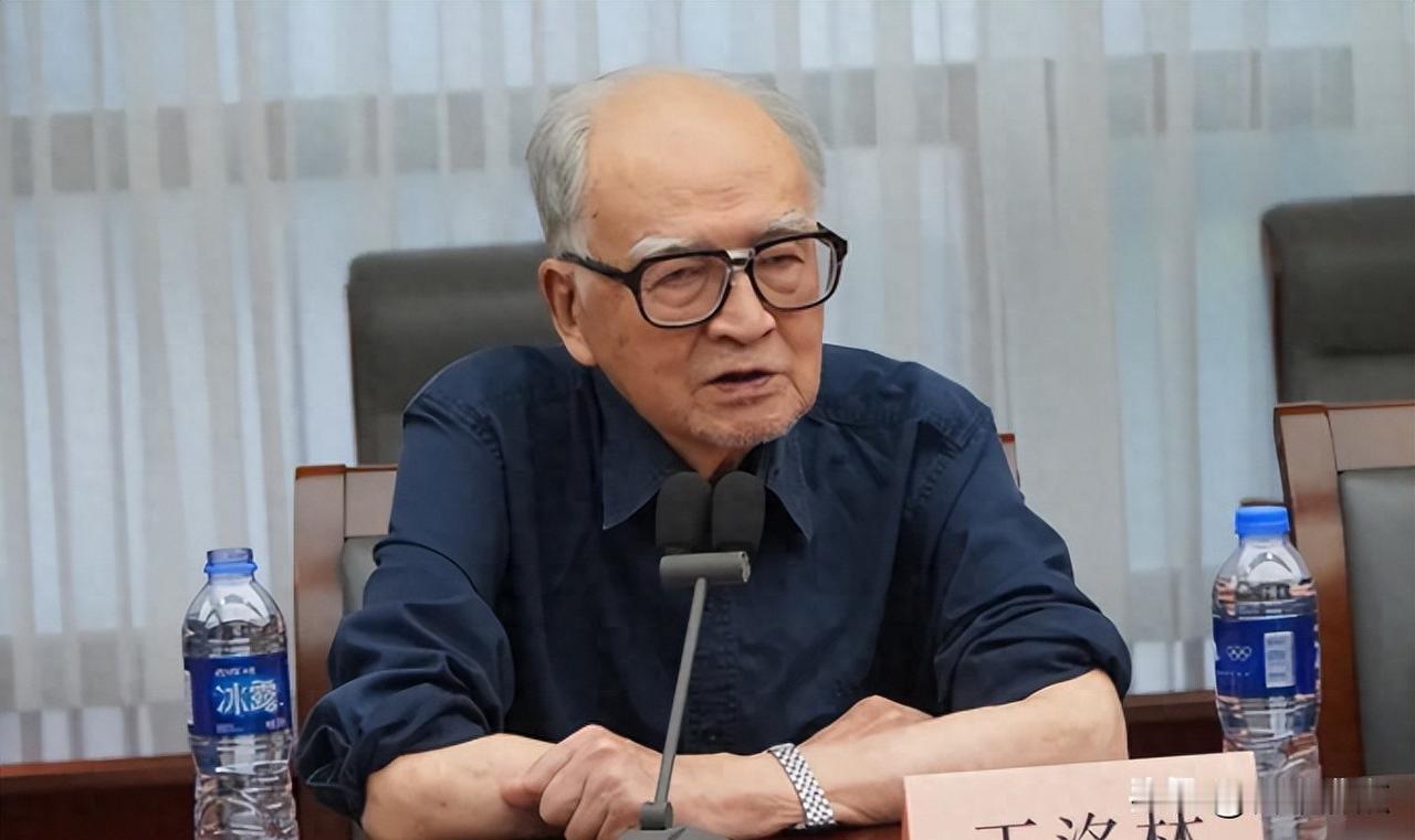 送别王洛林：这位89岁经济学家的父亲，名字更响
如果你只听过《资本论》译者王亚南