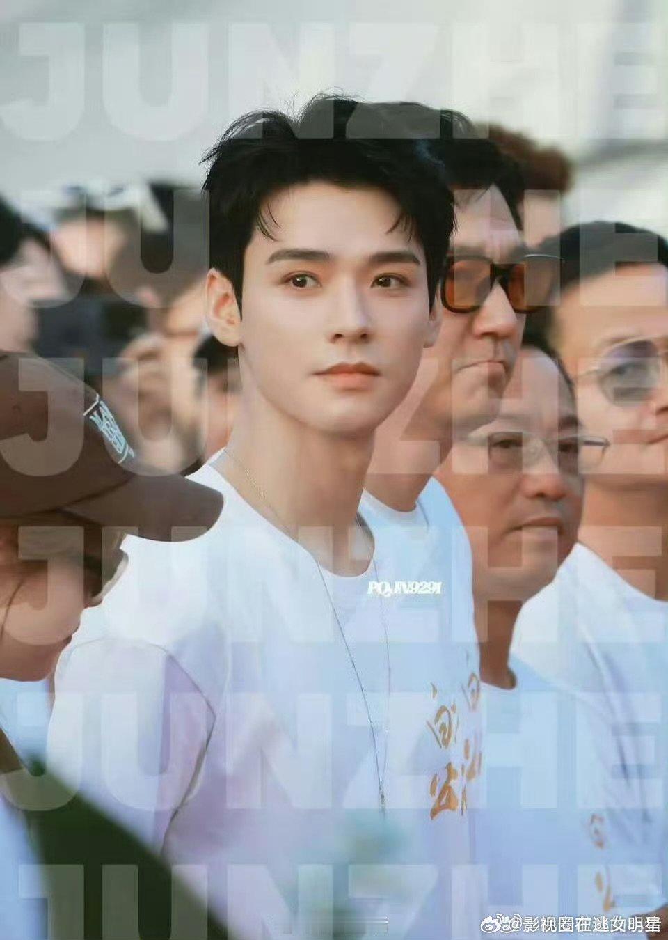 龚俊白衣公卿少年燃途概念海报龚俊白衣公卿海报龚俊白衣公卿海报 ​​​