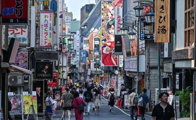 日本这个国家，对黑人严防死守，对欧美白人爱搭不理，但是对待黄种人，特别是中国人、