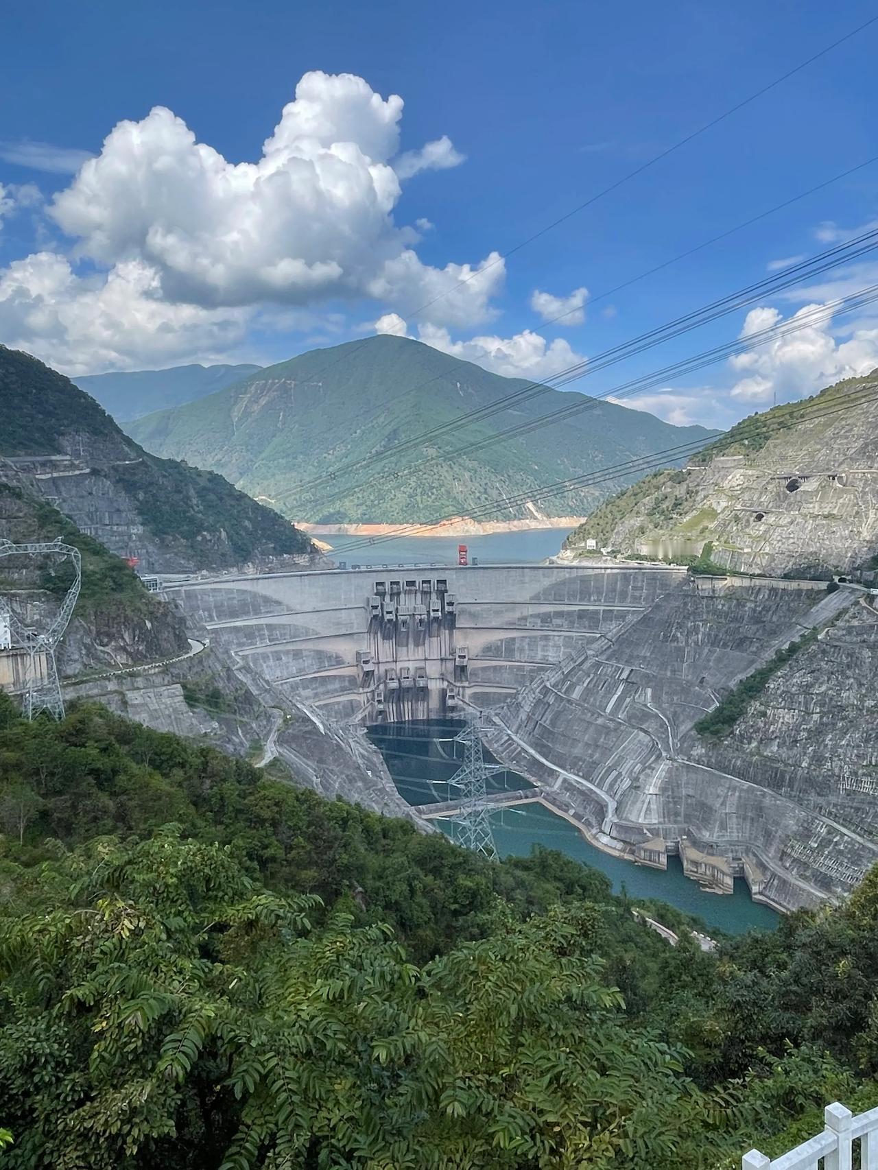 【当你为小湾水电站100多层楼高大坝所震撼时，请记得缅怀下明清时期云南第二大铁索