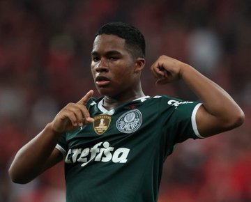 2023 年的恩德里克说：“我是一名 9 号球员，但拥有 10 号球员的灵魂。我