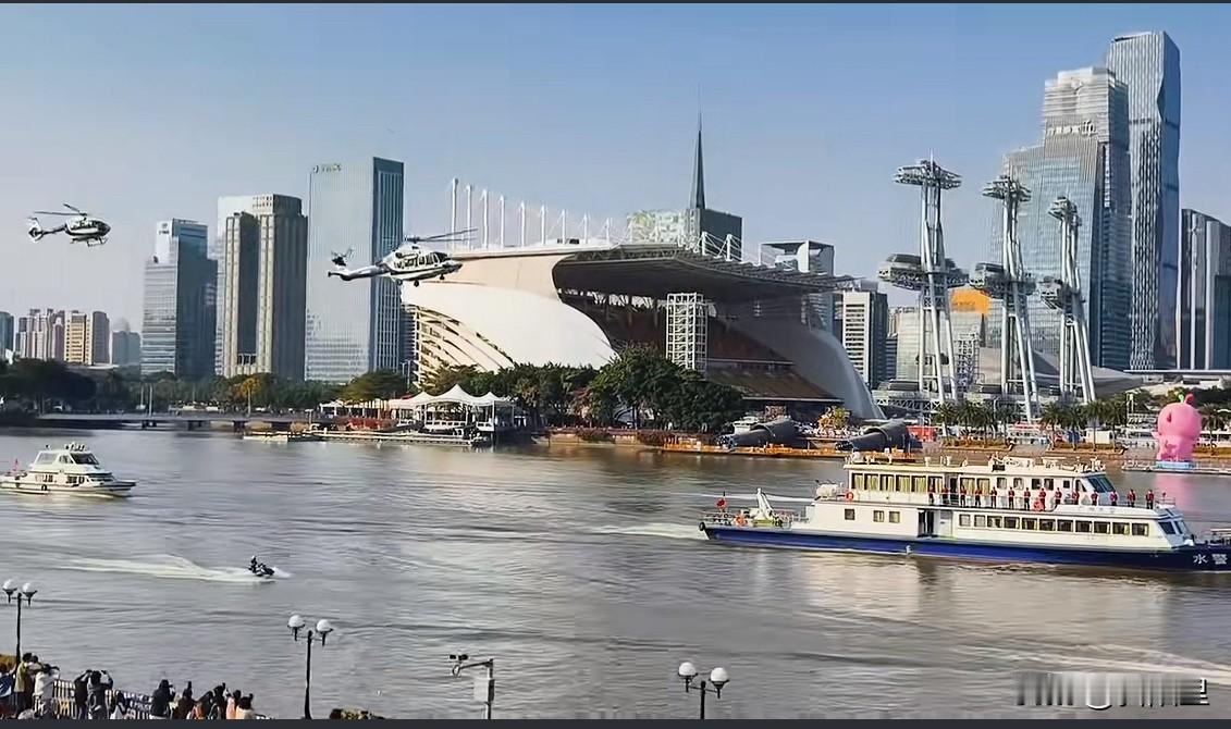 绝对超级震撼！今天的珠江上空，直接炸翻了！在广州珠江新城小蛮腰那一带，空中的直升