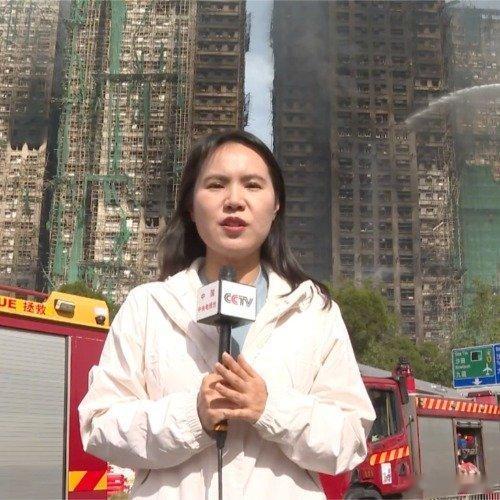 香港起火大楼内发现生还者香港起火大楼发现生还者实在是太好了，这么严重的火情，每一