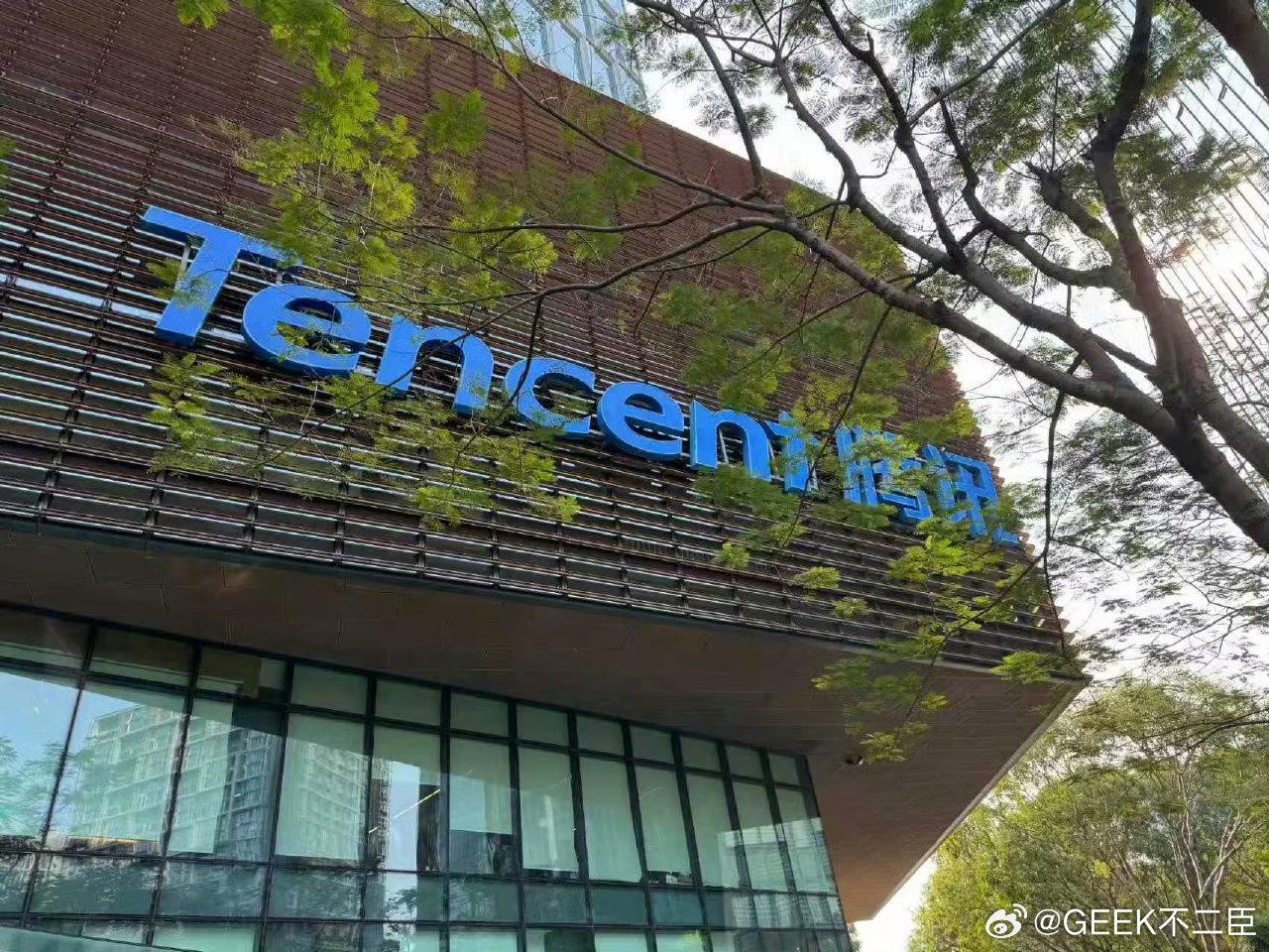 腾讯暴跌原因3月19日，腾讯控股（00700.HK）披露2025年业绩后股价大跌