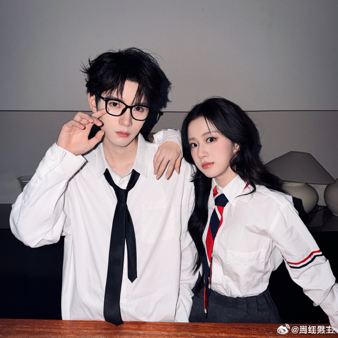 慕慕昭昭元宵节亲了 元宵节最甜名场面来了💘！慕慕昭昭终于亲上，周翊然又苏又欲，