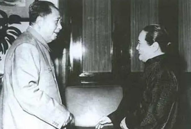 1949年，开国大典前夕，毛主席说了一句话："如果开国大典上没有宋庆龄，咱们自己