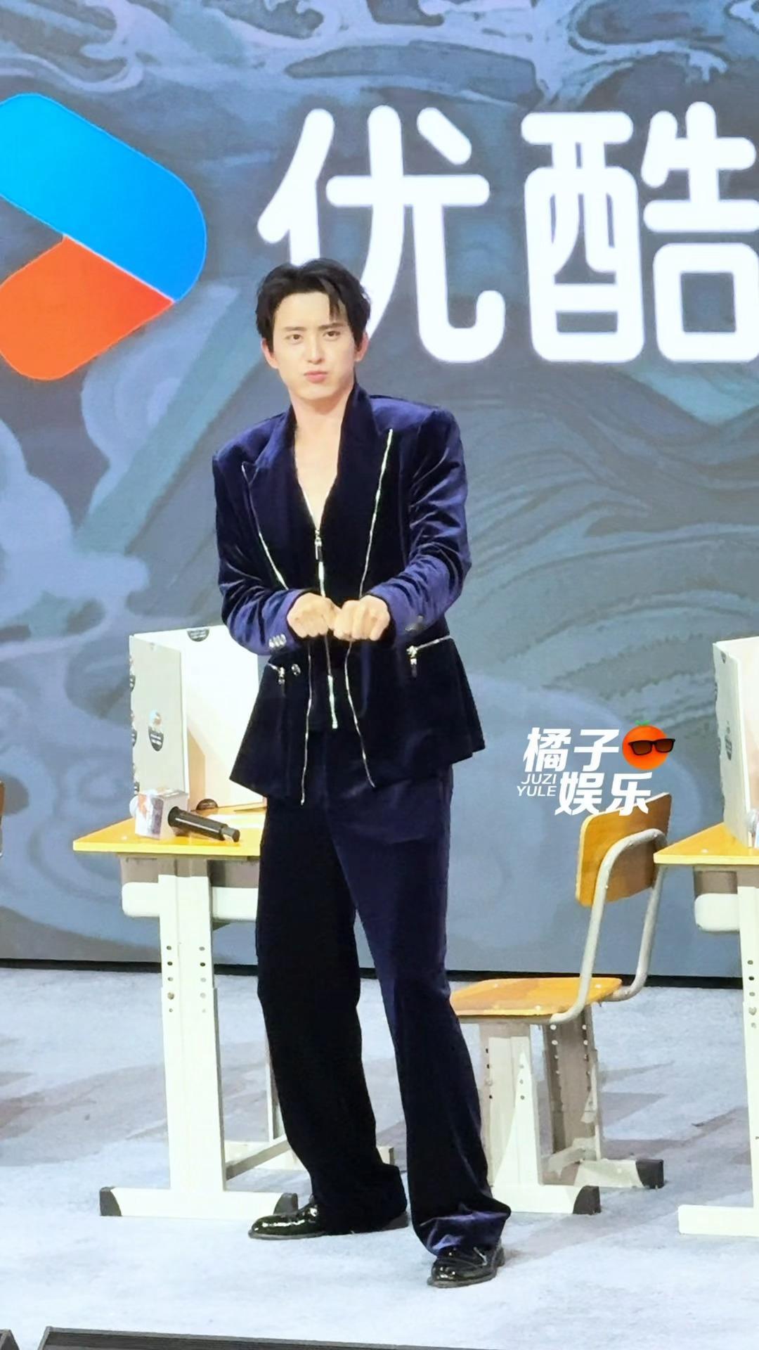 敖子也太会整活了左边一个咻咻咻 右边一个突突突敖瑞鹏射箭开炮饭撒敖瑞鹏饭撒好会整