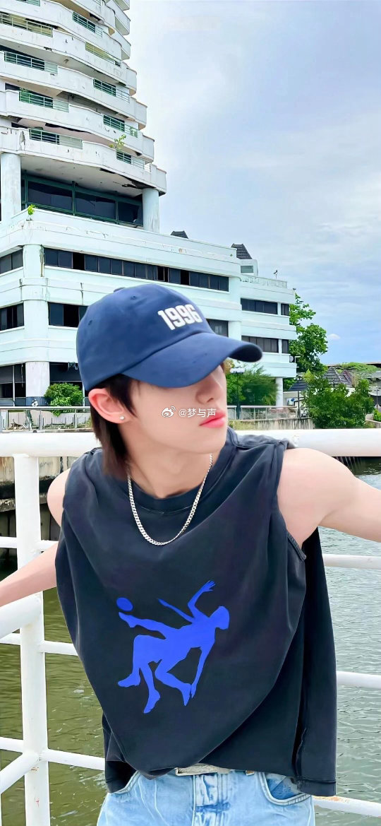 谁来管管徐明浩的幽默感徐明浩这么妙的嘛 不光人幽默，还有新歌预告！4月1号，徐明