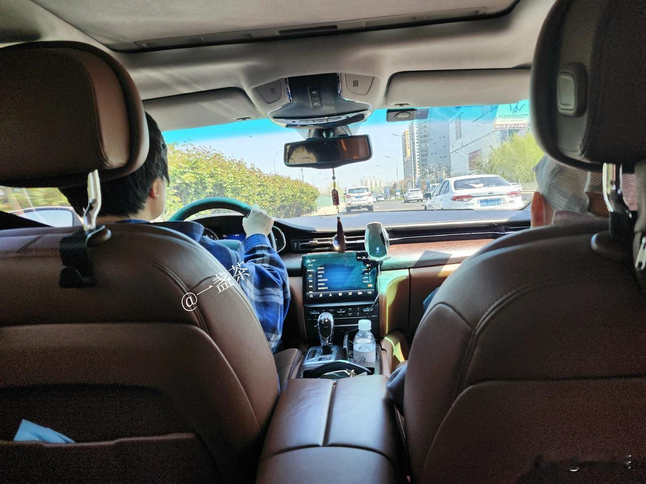 下午终于把老头送到医院，本来想他在医院住一个星期我能好好休息几天，没想到大夫说只