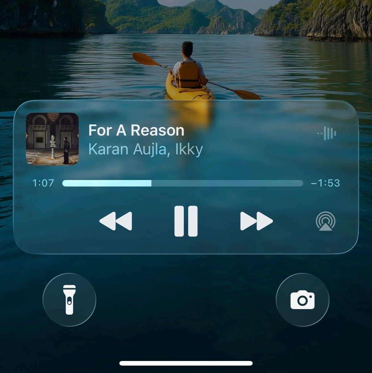 iOS26 的锁屏音乐播放器和 One UI8.5 的锁屏音乐播放器那么接下来请