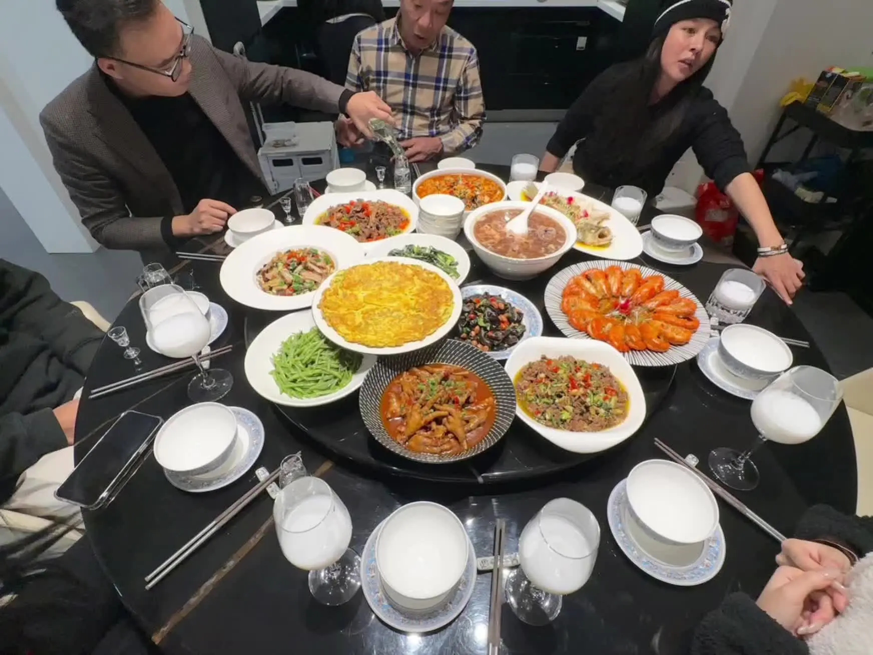 我很庆幸，我身边有一群勇敢又独立的女朋友们，她们果敢，自由，充满力量...