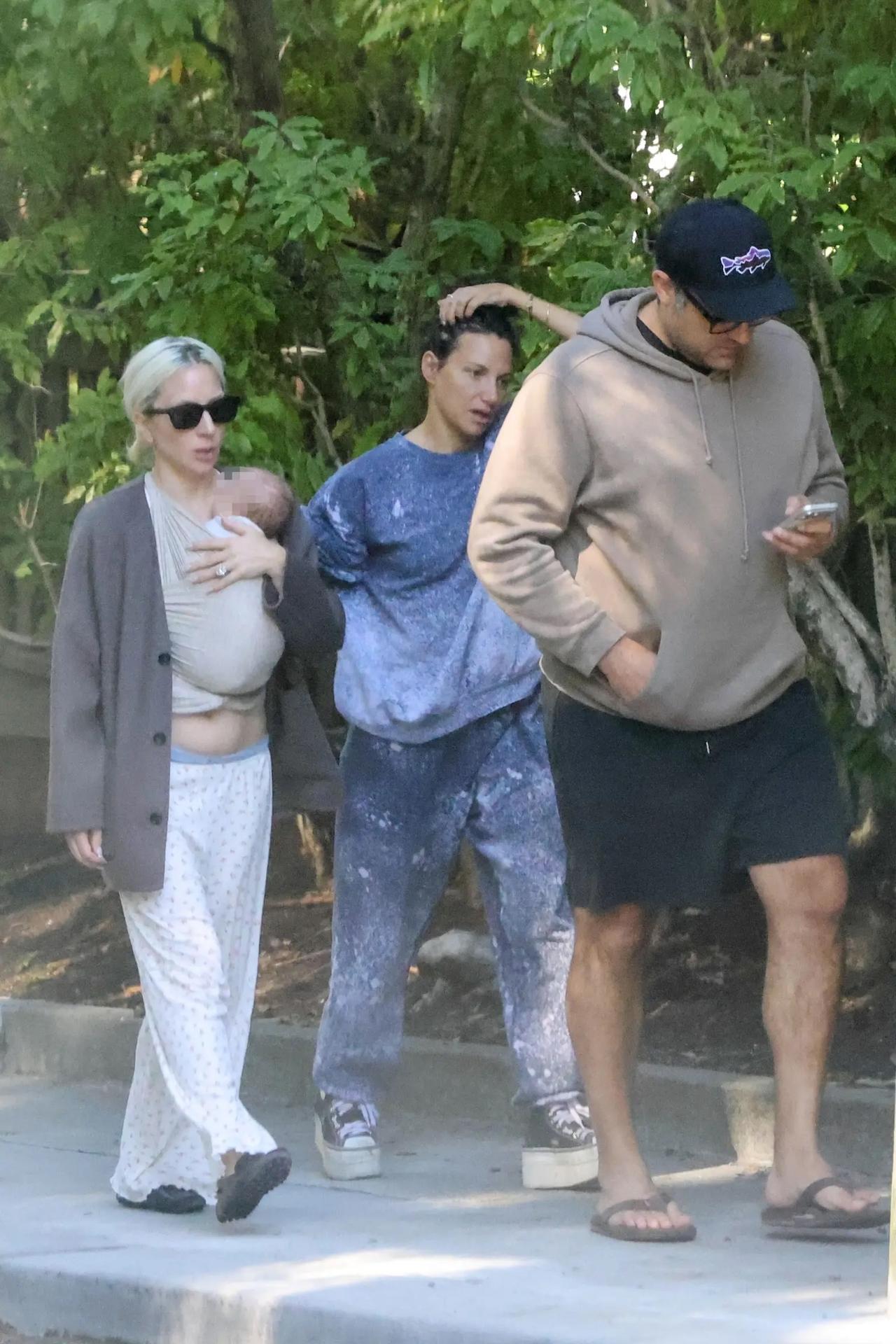 Lady Gaga 和 Michael Polansky 自惊喜宣布即将成为一位