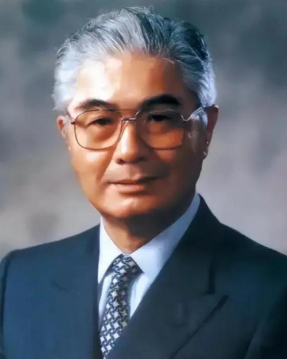 2005年，传奇“红色资本家”荣毅仁落幕一生，为纵横百年的荣氏豪门画上阶段性句点