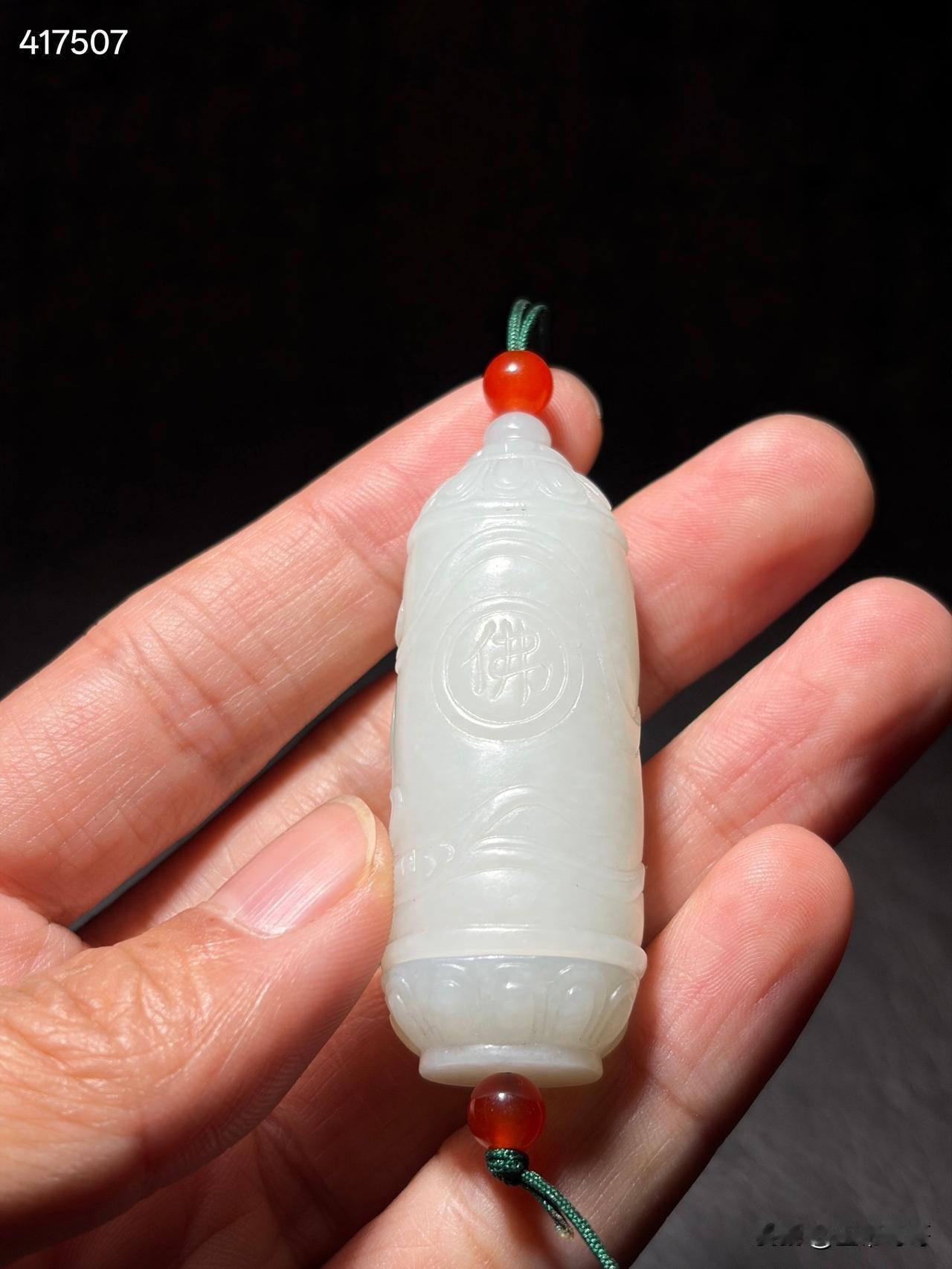 清和田玉佛在心中 佛管挂件
尺寸5.7×2×1.8厘米