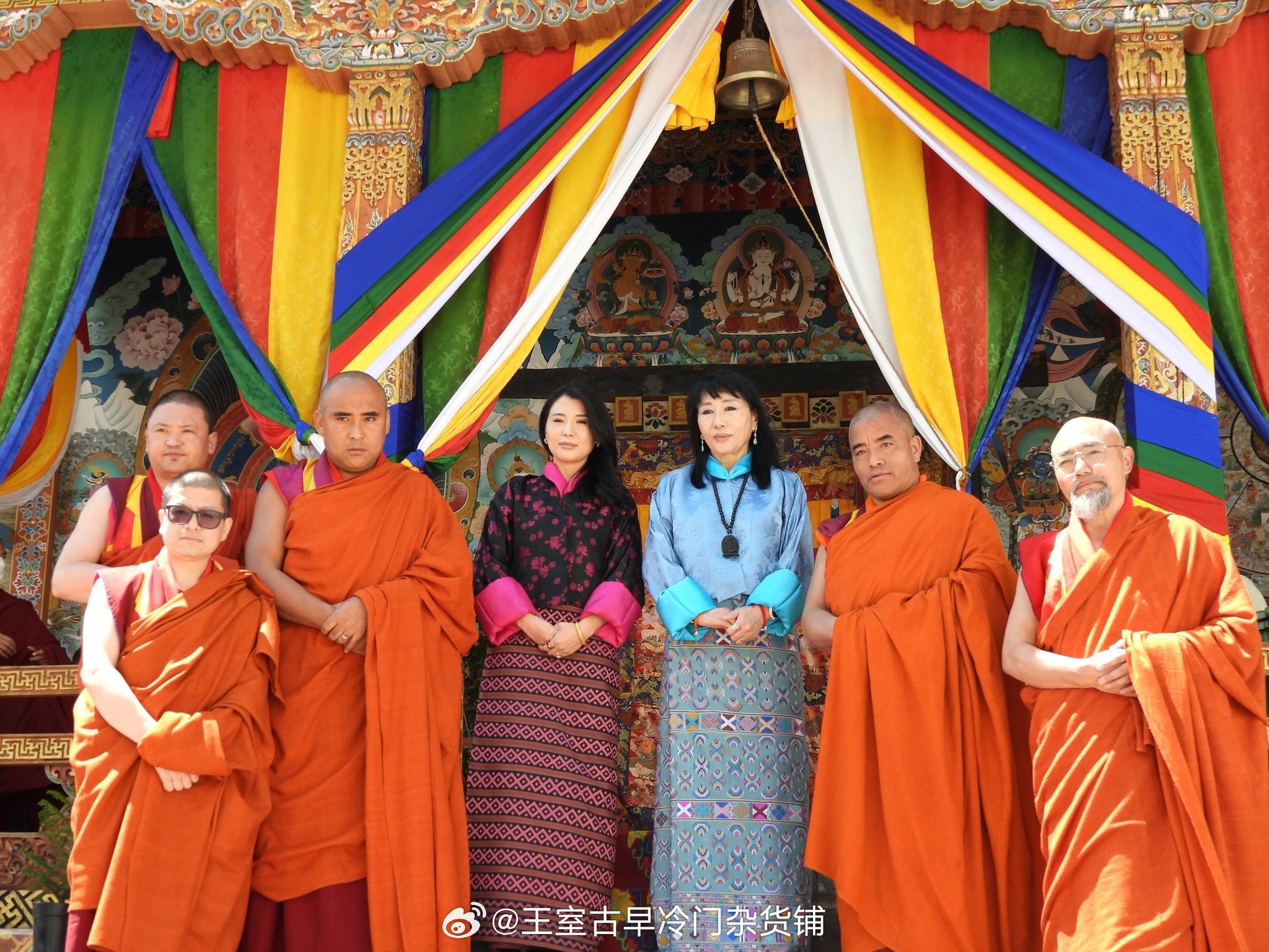 王室王室不丹王室 2026年4月2日，县城二王后和大公主出席佛教学院创立十周年庆