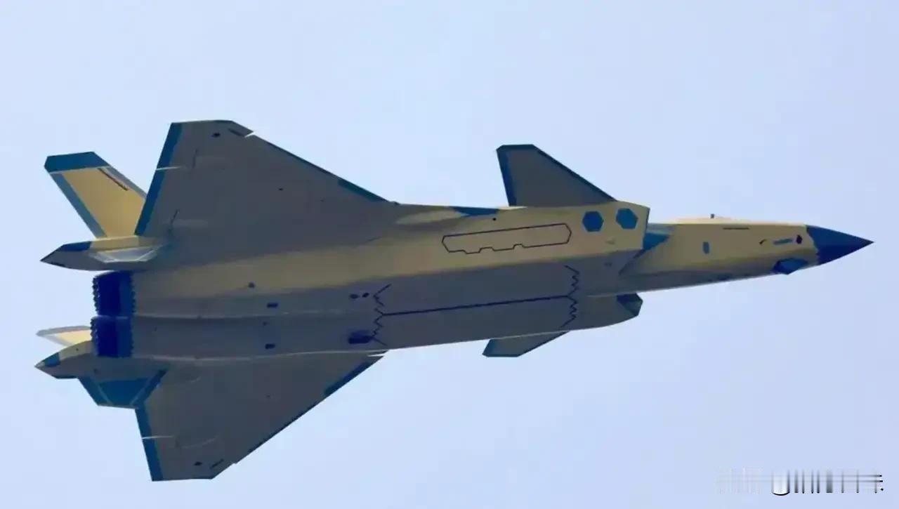 配装涡扇-15的黄皮歼-20A首飞，细节尚未可知但可以肯定的是它将飞的更快、看的