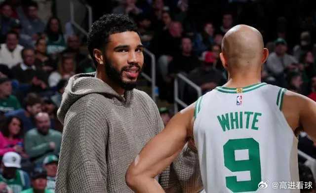 塔图姆瞄准周六复出！绿军登顶东部赔率升第一北京时间3月6日，ESPN名记查拉涅透