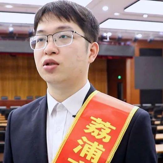事件发生在广西荔浦市人民医院，这名医生名叫韦仲谋，事发时年仅二十九岁。
 
医院
