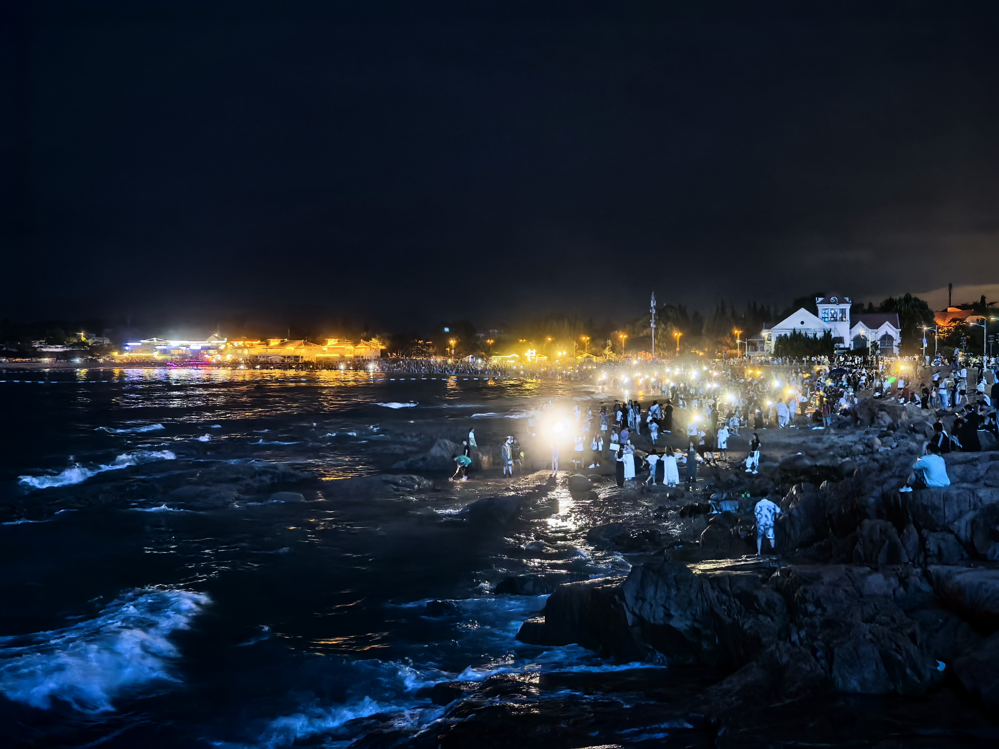 早安   风华正茂，意气风发。惟愿所求皆如愿，所行皆坦途！新的一岁，老己早安～ 