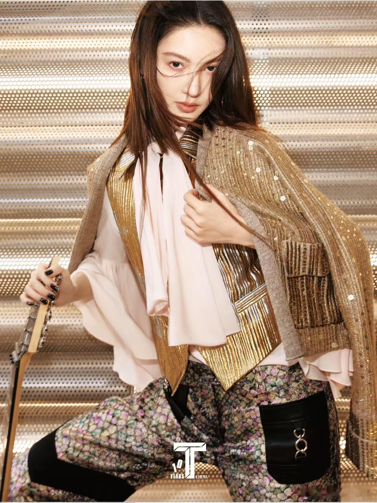 金晨 金秘书 金晨出席活动，黑色毛衣配贴头皮盘发，气质简直像是从韩剧走出来的金秘