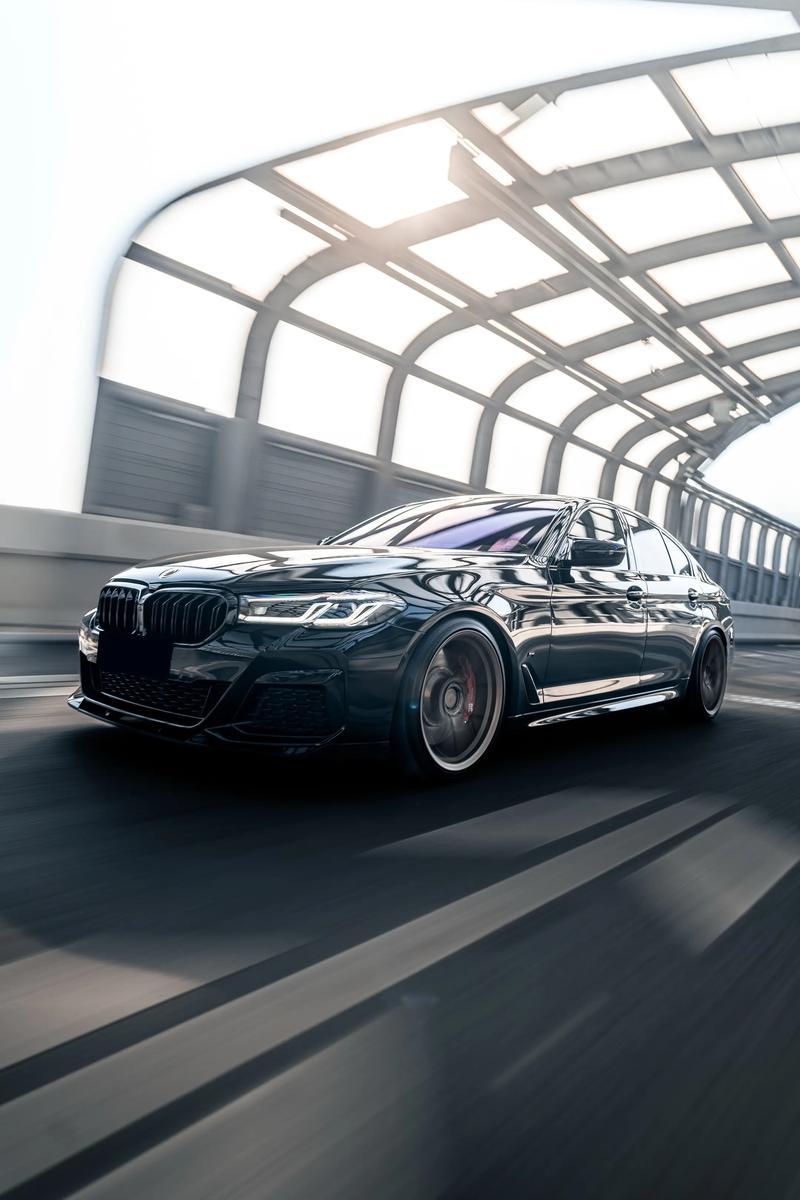 宝马汽车计划在北京国际车展亮相M3车型的40周年限量版本，包括轿车和旅行车两种车