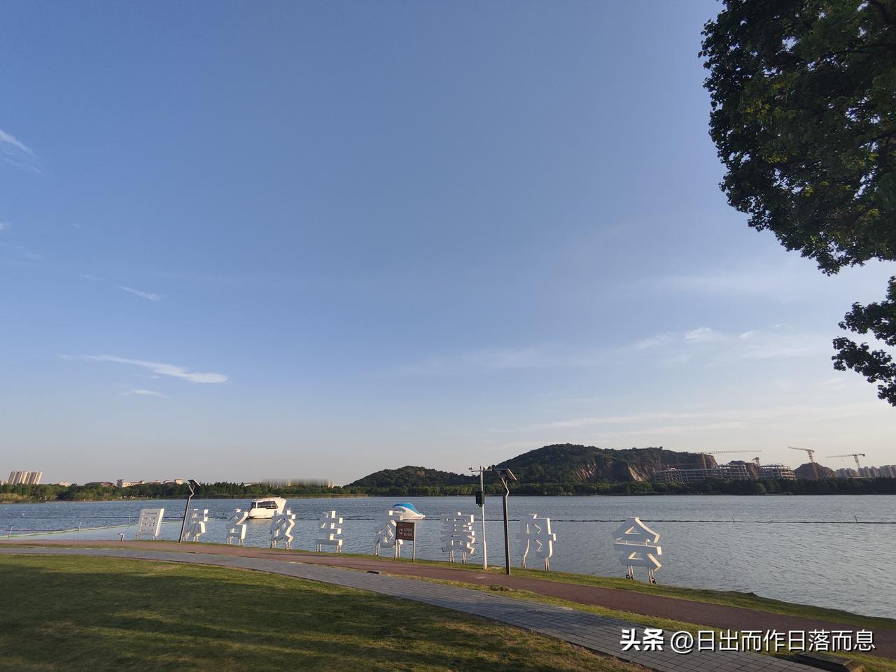 微风吹啊吹
开心骑行
今天继续骑行8公里
没有高档的山地自行车
自由骑行挺好的
