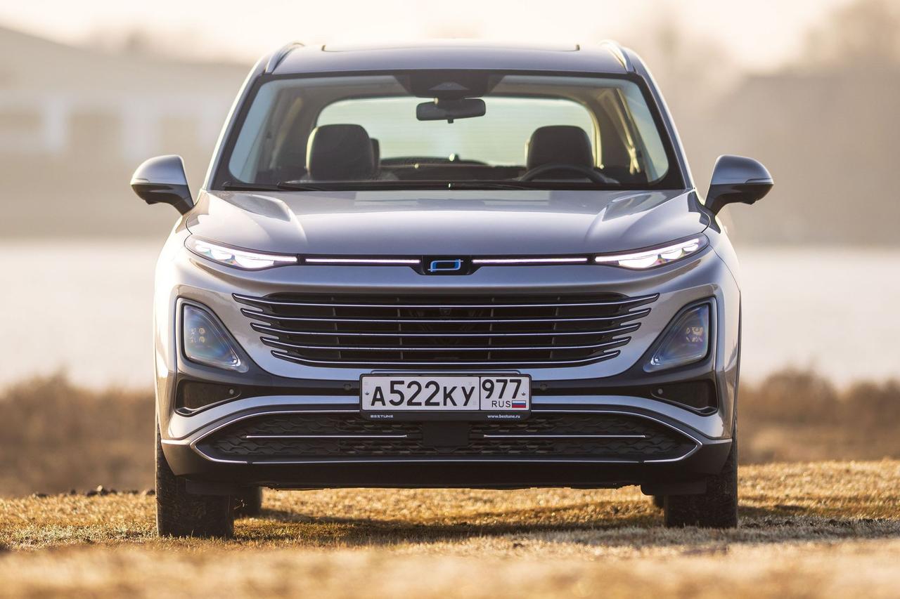 俄媒评测了奔腾T90，舒适性方面的评价还不错，奔腾现在在俄罗斯做的还不错，存在感