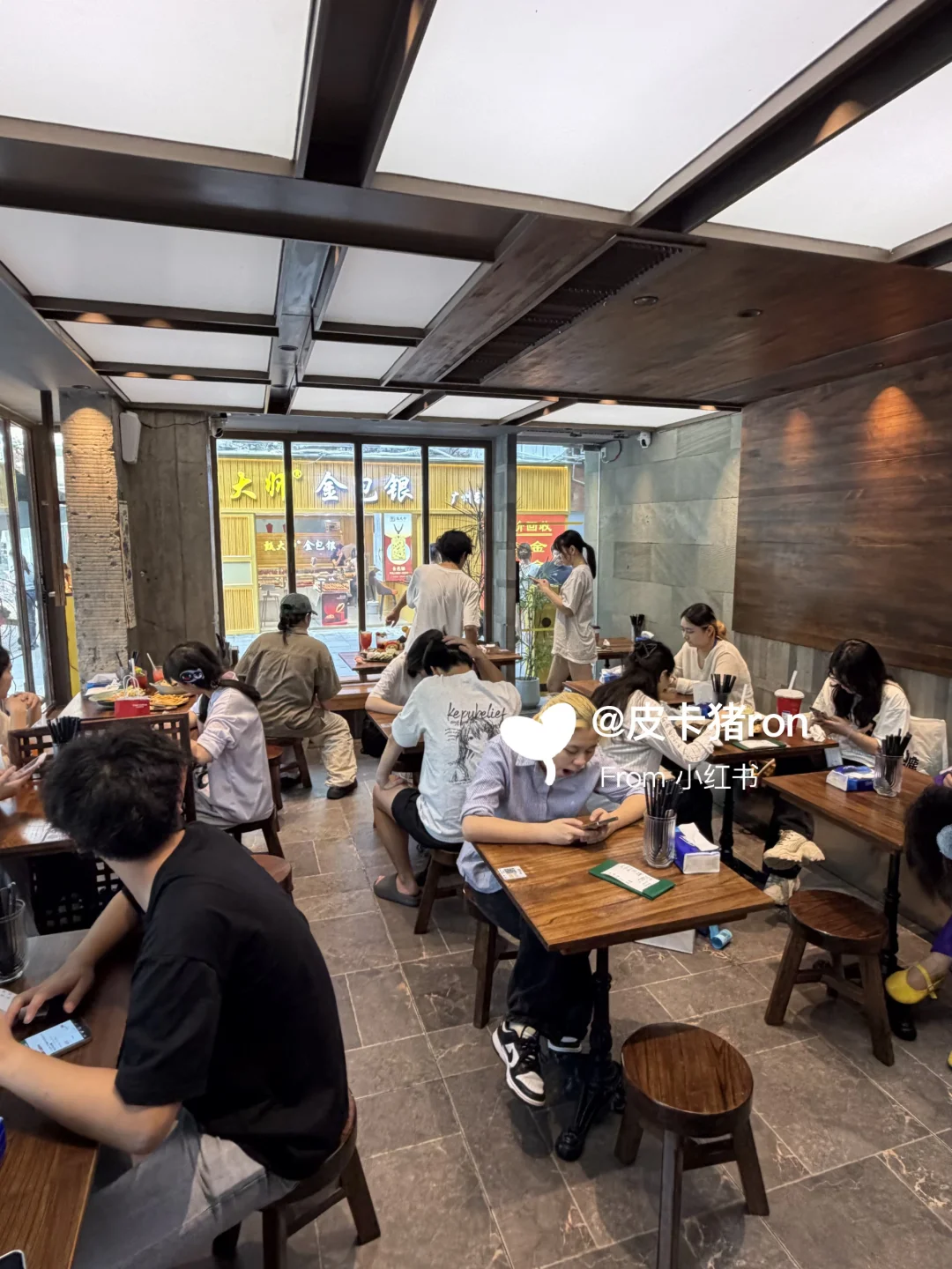 感觉是六运小区最旺的店。。