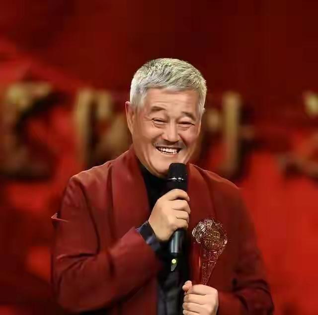 赵本山女儿回应父亲近况岁月流转，经典永存。给赵老师的退休生活点个赞，69岁卸下重