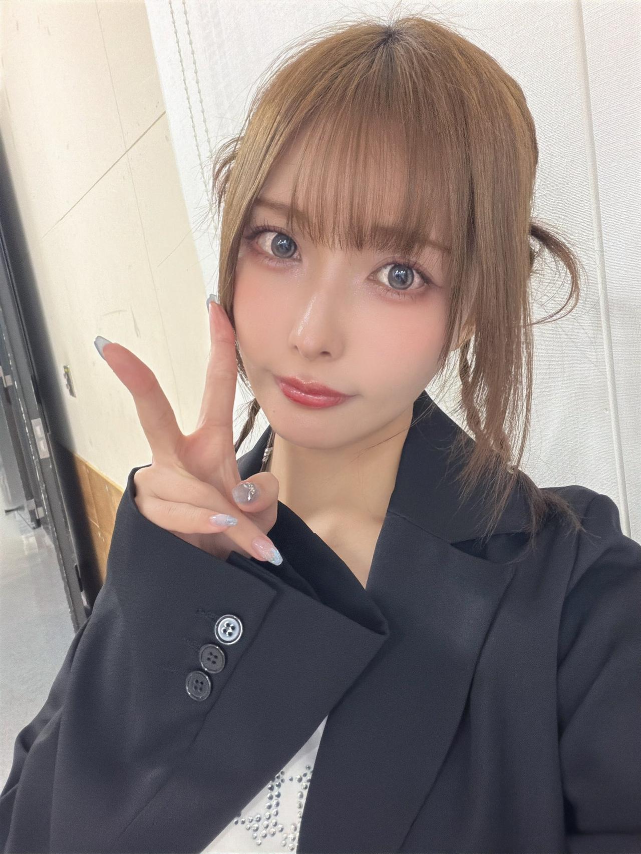 元气满满的早安自拍🌞女人如何穿出含蓄的性感?