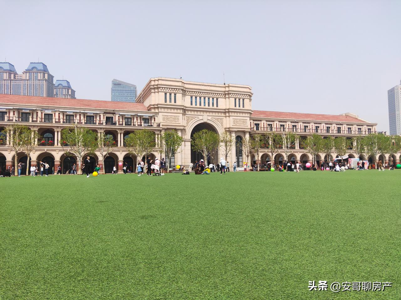 五大道出名的肯定是名人故居，老洋房，都说中国近代历史看天津，这话一点也没有错，我
