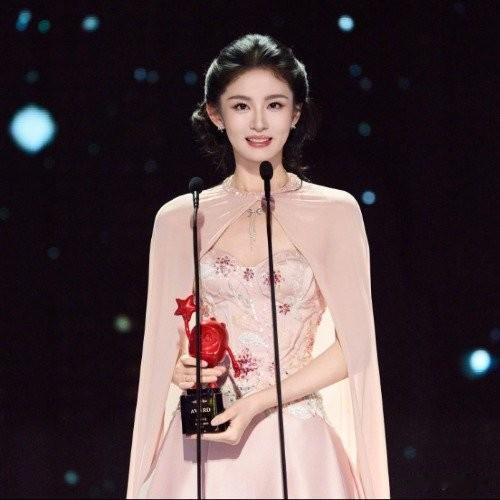 赵晴瘦成纸片人？于正急了：每天运动6小时，90+斤全是肌肉！
 
尖叫之夜红毯一