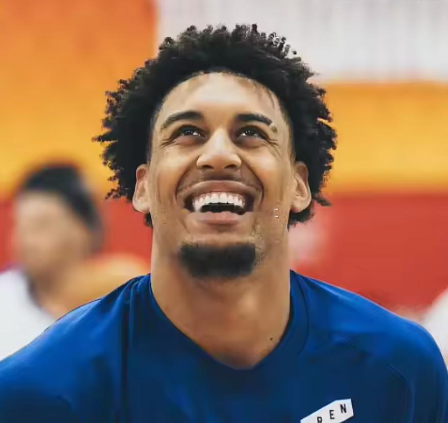NBA夏联半决赛，勇士92-88击败湖人晋级决赛。本场比赛勇士11号秀伦德伯格找