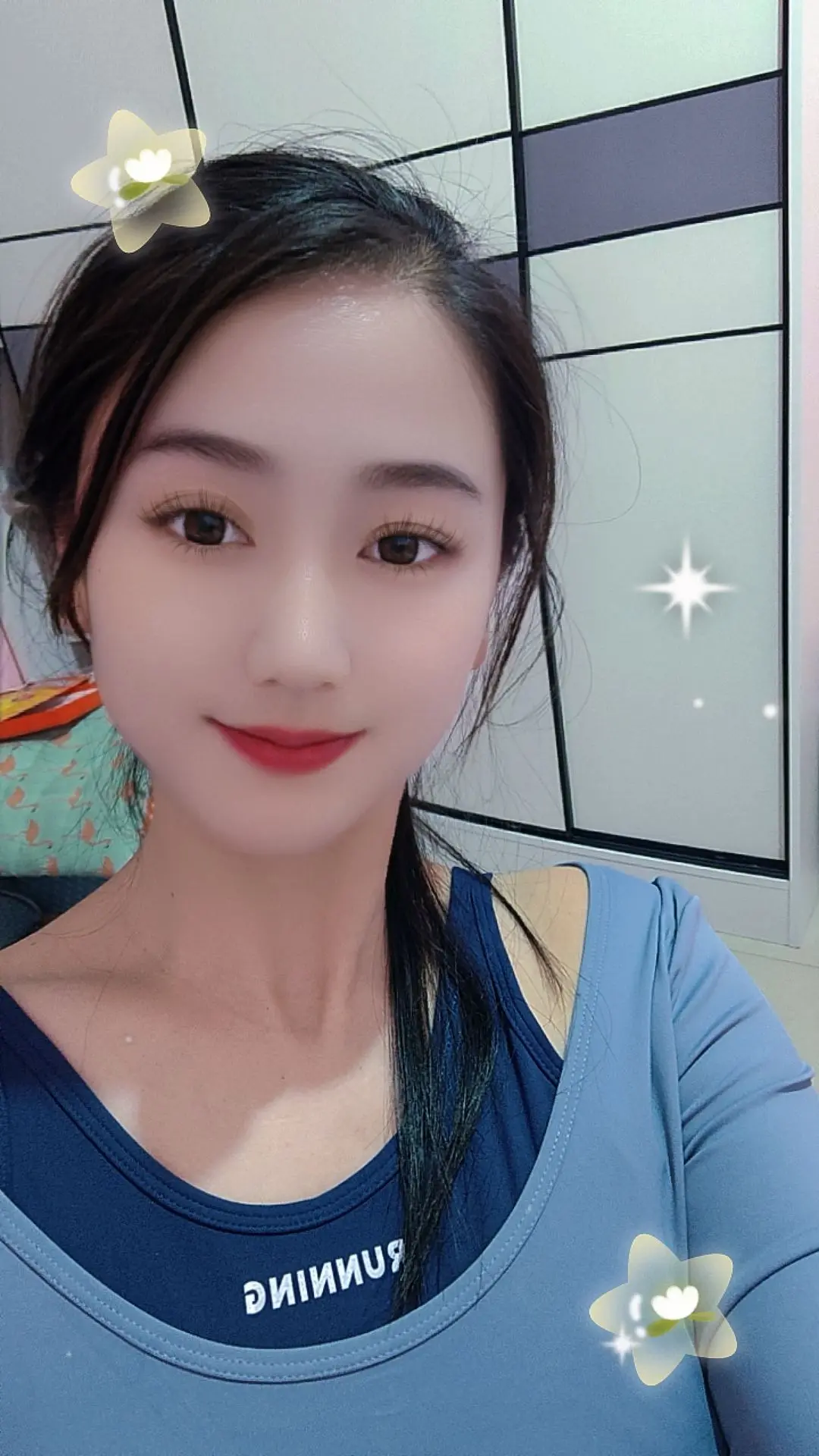 瑜伽服，也是练起来了，做自己喜欢的事吧，锻炼筋骨动起来