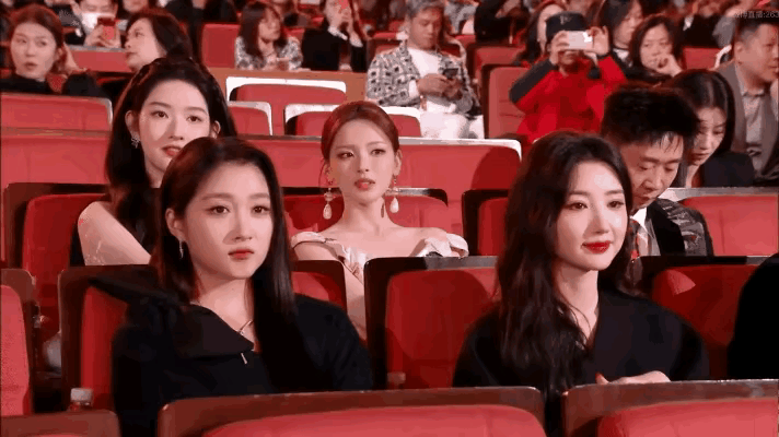 关晓彤和毛晓彤两个人都没想到明明她们是一线大明星居然被后面的杨超越给秒了​杨超越