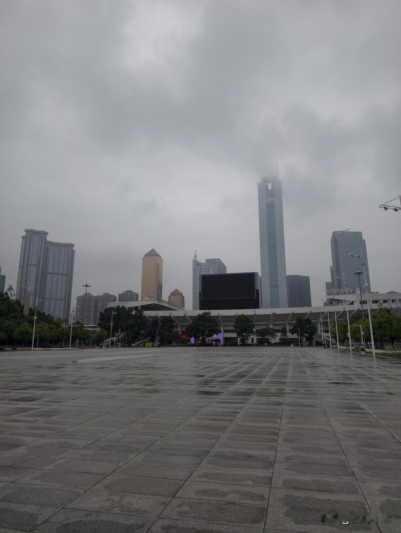 广州又下起了蒙蒙细雨，这雨就跟包月了似的。从8月30日开始，广州开启了一周多的雷