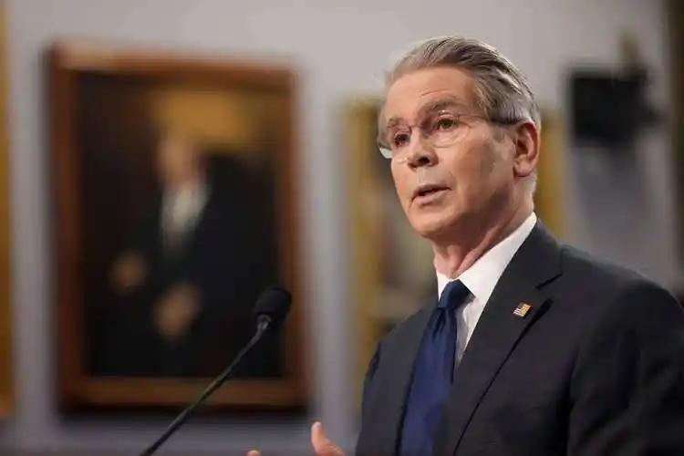 可以看出来，美国财长贝森特真的很着急，他在 8 月 30 日，接受路透社采访的时