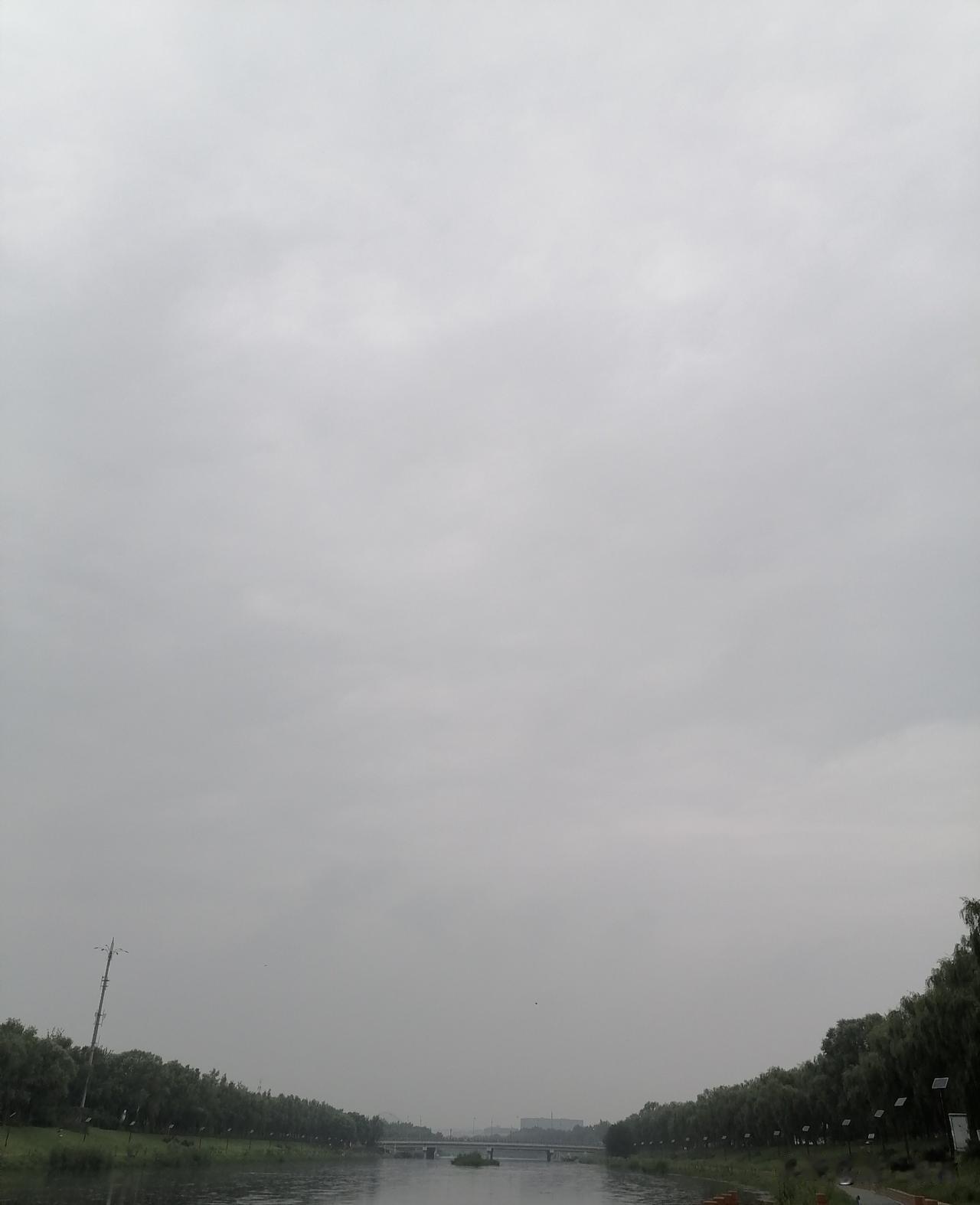 最让你心生触动的古诗词是哪一句?
怒发冲冠，凭栏处、潇潇雨歇。
抬望眼，仰天长啸