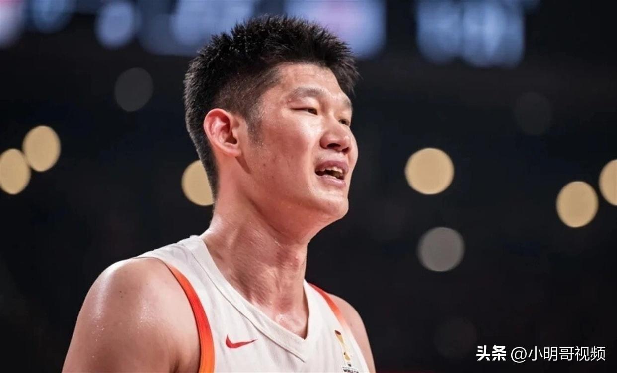 CBA劳模，胡金秋立刻投入俱乐部训练，王博对胡金秋下强制休息令

胡金秋带伤苦战