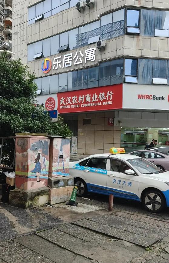 银行，你不是很牛吗？恒大欠了美国人几千个亿，美国人找上门要钱的时候，你那个催收普