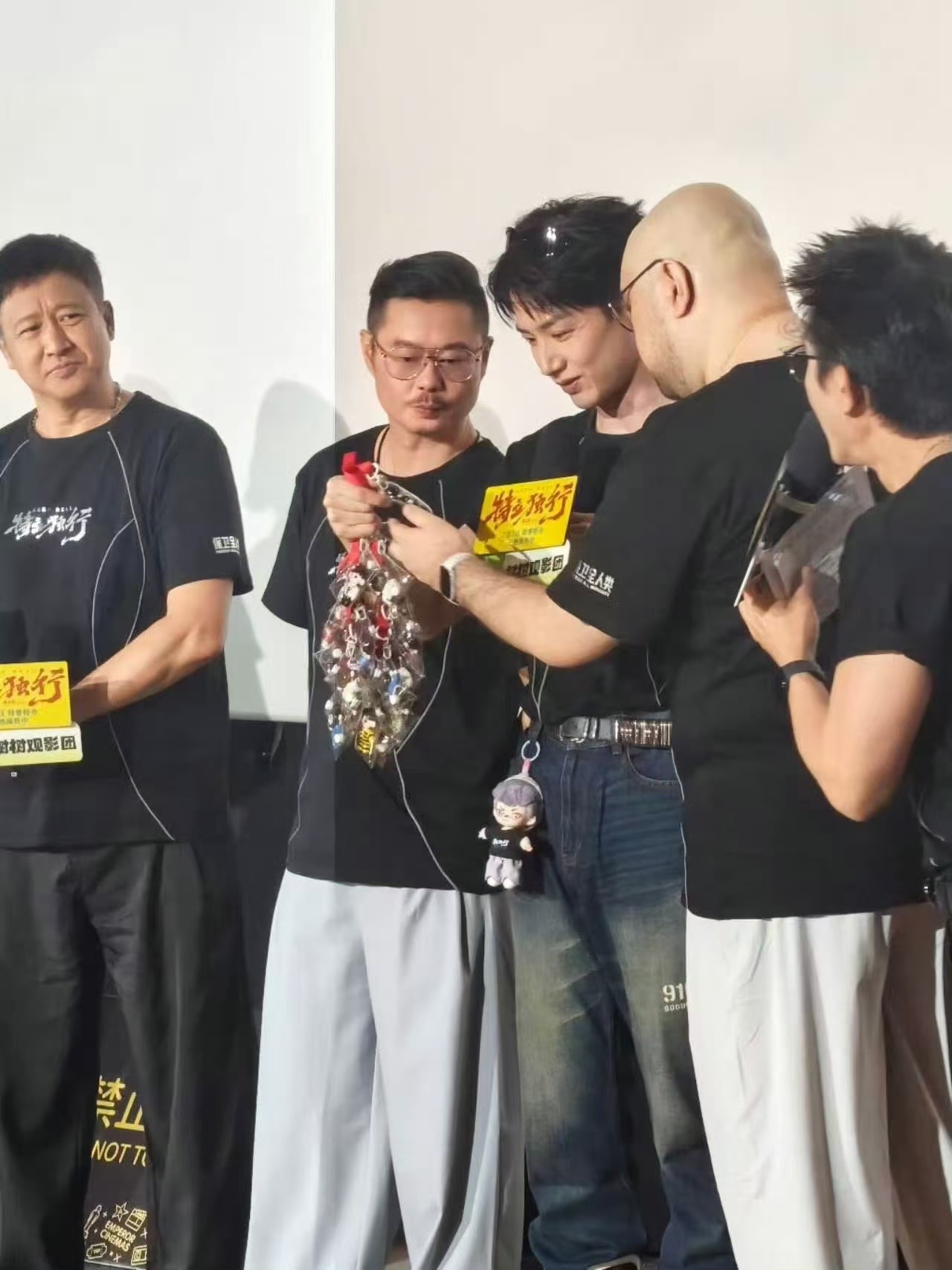 白敬亭局里局气发言 从“怀柔王子”到“局里局气”，这转变确实很让人惊喜。可能是被