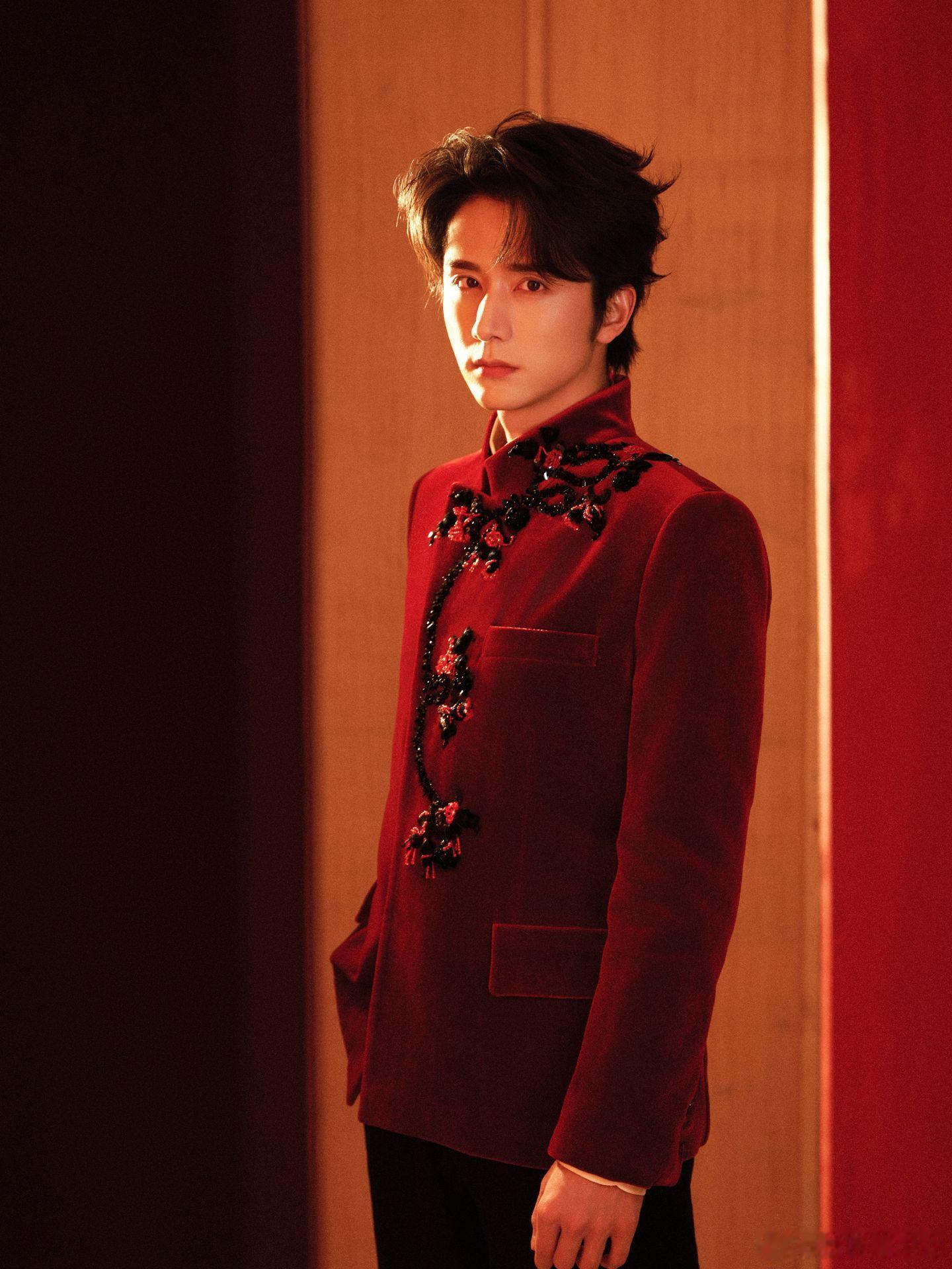 原来春晚没玩上魔术的是张新成别问魔术了，张新成在《手到福来》玩嗨了！与吴京等嘉宾