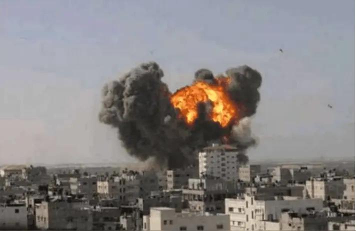 该来的还是来了！
2月28日央视新闻消息，以色列已率先对伊朗发动了打击。
近日，