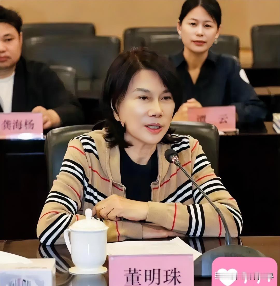 董明珠大姐说的话含金量还在提高！今年3月，董明珠在两会上接受上海证券报采访，说了