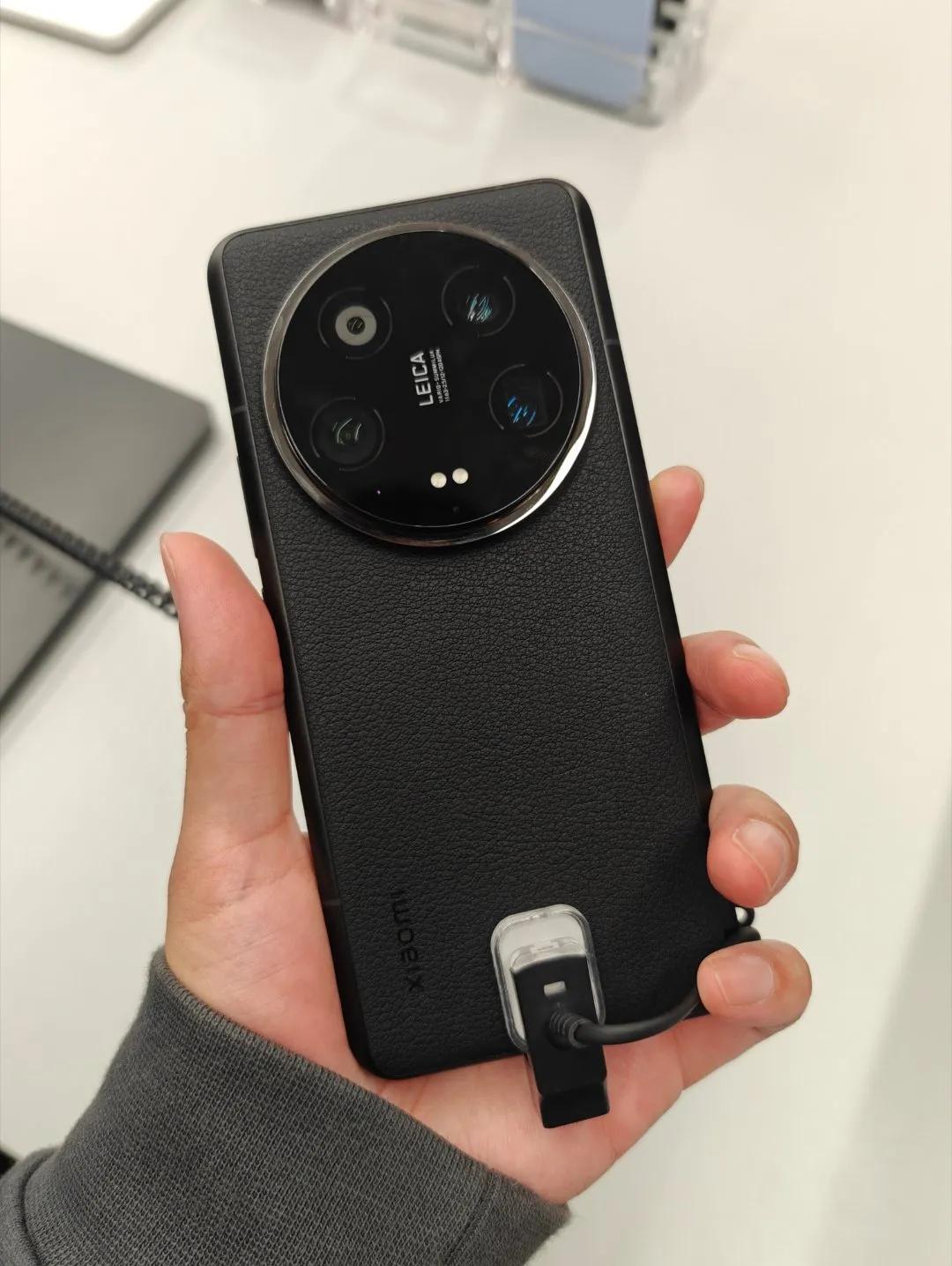 小米14Ultra，卖6499，到底贵不贵？

其实，我身边有很多朋友都偷偷下单