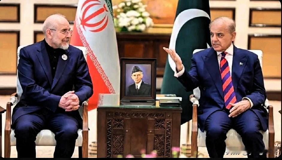 伊朗官员周二拒绝承诺与美国进行和平谈判，尽管美国代表团正准备前往巴基斯坦，在周三