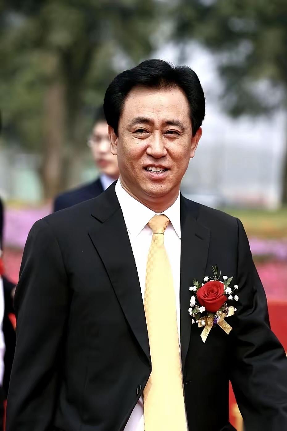 许家印案最戳人的，从来不是他落网，而是这一幕

许家印这个事，最让人心里一沉的，