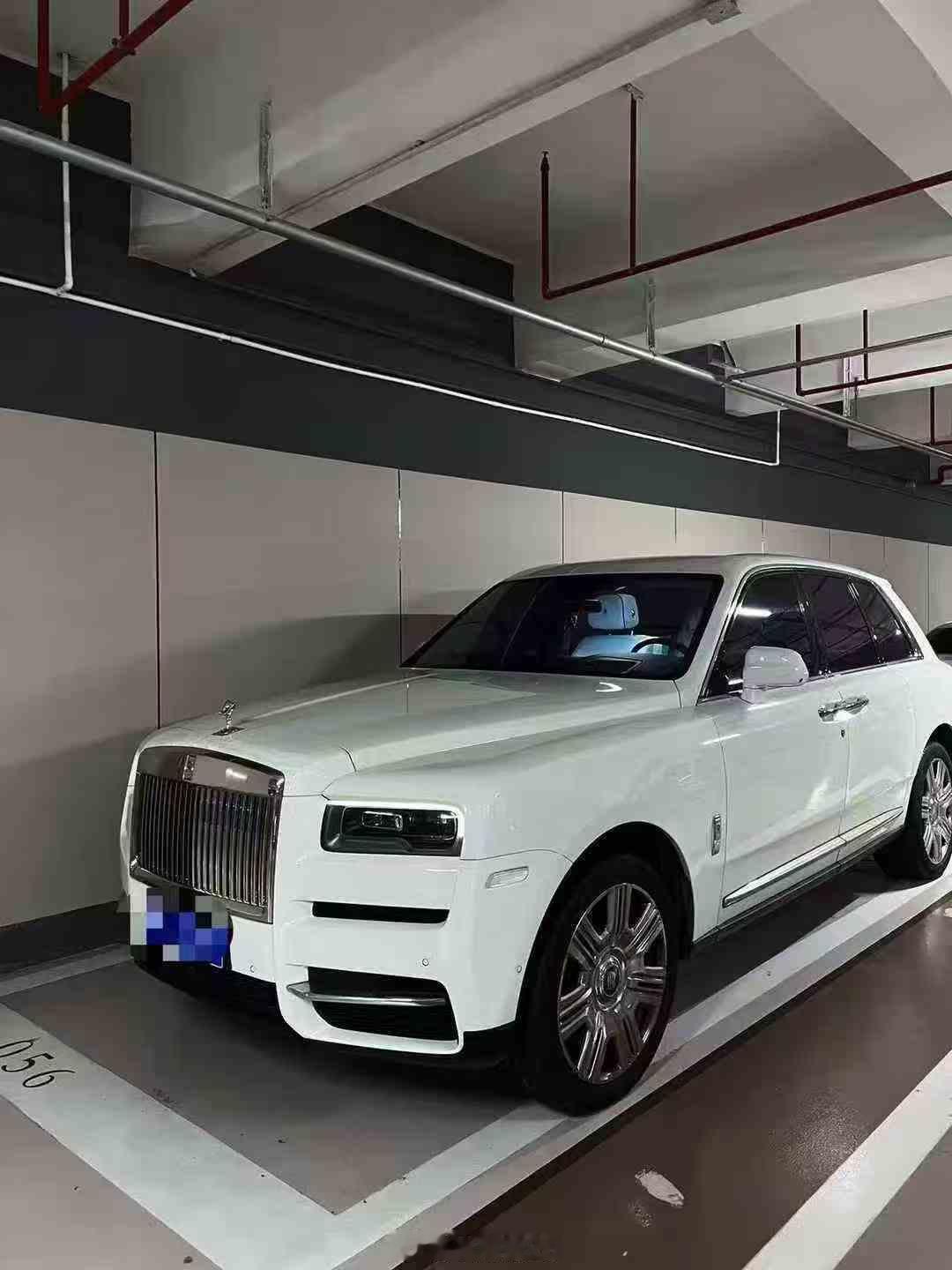 21年8月 库里南 五座 流星顶 安全行驶2万公里 白色外观 查尔斯蓝内饰 喜欢